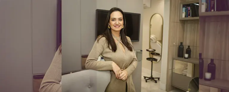 Dra. Tatiana Patruni em ambiente clínico acolhedor